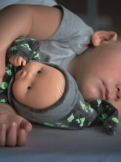 Poupée Babipouce Brille Dans La Nuit COROLLE Gris Fonce Uni Avec Decor - Corolle 11 Poupée Babipouce Brille Dans La Nuit COROLLE Gris Fonce Uni Avec Decor - Corolle -Magasin De Périphériques Pour Enfants poupee babipouce brille dans la nuit corolle 4